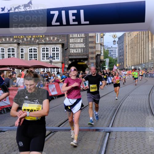 13.09.2026 - 21. swb-Marathon Bremen Tim E. http://msf.ph/oto/10303961 13.09.2026 10:47:26 Ziel 10319, 10744, 11060, 11187, 11212, 11344, 11462, 11608, 11650, 11651, 11814, 12048, 12298, 12415, 12470, 13589, 13613 meine-sportfotos.de