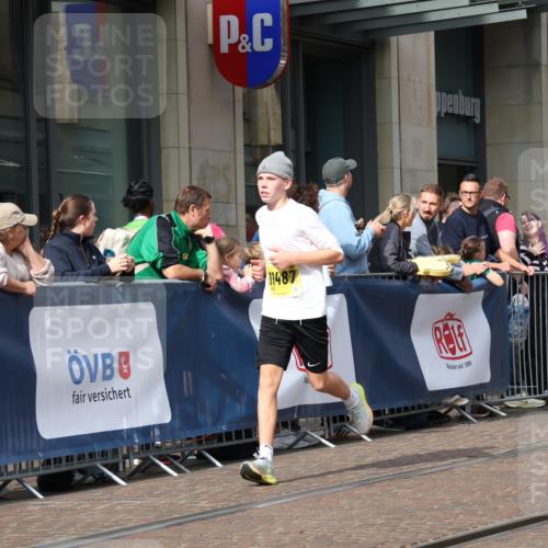 13.09.2026 - 21. swb-Marathon Bremen Strokosch-Dieckow http://msf.ph/oto/10303992 13.09.2026 10:52:01 Ziel 10588, 10761, 10958, 11371, 11487, 11604, 11605, 11610, 11669, 12319, 12439, 13578, 10162, 10183, 10218, 10281, 10348, 10467, 10588, 10641, 11273, 11277, 11285, 11376, 11487, 11542, 11555, 11685, 11733, 11777, 11784, 11869, 11877, 11962, 12349 meine-sportfotos.de