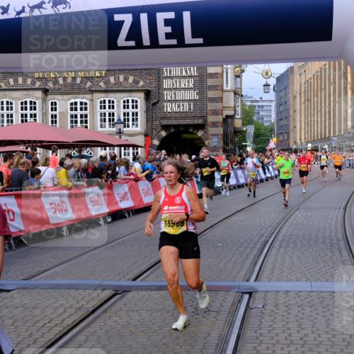 13.09.2026 - 21. swb-Marathon Bremen Tim E. http://msf.ph/oto/10304009 13.09.2026 10:47:29 Ziel 10319, 10744, 11060, 11187, 11344, 11462, 11650, 11651, 11814, 12048, 12298, 12415, 12470, 13528, 13545, 13589, 13613 meine-sportfotos.de