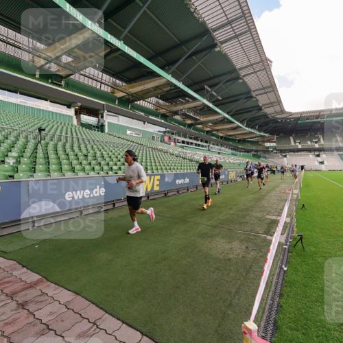 13.09.2026 - 21. swb-Marathon Bremen Michael Burmester http://msf.ph/oto/10304027 13.09.2026 12:48:11 Laufen im Stadion 382, 384, 572, 621, 826, 868, 889, 1349, 1554, 1872, 1925, 2266, 2538, 2605, 2646, 2844, 2956, 3110, 3118, 3127, 3196, 3242, 3276, 3284, 3297, 3424, 3466, 3520, 3794, 3910, 4025, 4082, 4239, 4614, 4712, 4729, 4732, 4808, 4992, 5424, 5517, 5725, 5803, 5976, 6025, 6053, 6058, 6686, 6708, 6784, 6951, 7064, 7102, 7399, 7538, 7636, 7803, 7814, 7871, 7876, 8060, 8334, 8611, 8621, 8706, 8877, 8973, 8980, 8981, 9010, 9035, 9061, 9429, 9689, 9813, 9918 meine-sportfotos.de