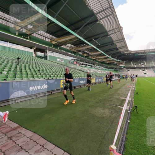 13.09.2026 - 21. swb-Marathon Bremen Michael Burmester http://msf.ph/oto/10304030 13.09.2026 12:48:12 Laufen im Stadion 382, 384, 572, 621, 826, 868, 889, 1349, 1554, 1872, 1925, 2266, 2538, 2605, 2646, 2844, 2956, 3110, 3118, 3127, 3196, 3242, 3276, 3284, 3297, 3424, 3466, 3520, 3794, 3910, 4025, 4082, 4239, 4614, 4712, 4729, 4732, 4808, 4992, 5424, 5517, 5725, 5803, 5976, 6025, 6053, 6058, 6686, 6708, 6784, 6951, 7064, 7102, 7399, 7538, 7636, 7803, 7814, 7871, 7876, 8060, 8334, 8611, 8621, 8706, 8877, 8973, 8980, 8981, 9010, 9035, 9061, 9429, 9689, 9813, 9918 meine-sportfotos.de