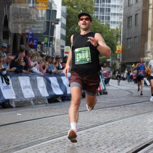 13.09.2026 - 21. swb-Marathon Bremen Strokosch-Dieckow http://msf.ph/oto/10304055 13.09.2026 12:57:27 Ziel 365, 573, 850, 3368, 5912, 6201, 919, 4795 meine-sportfotos.de