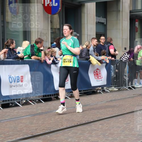 13.09.2026 - 21. swb-Marathon Bremen Strokosch-Dieckow http://msf.ph/oto/10304058 13.09.2026 10:52:10 Ziel 10761, 10812, 10906, 10958, 11109, 11350, 11371, 11604, 11605, 11610, 11669, 12319, 12361, 12439, 12533, 10218, 10588, 11277, 11285, 11371, 11376, 11487, 11555, 11685, 11784, 11869, 11877, 11962, 12349, 13578 meine-sportfotos.de