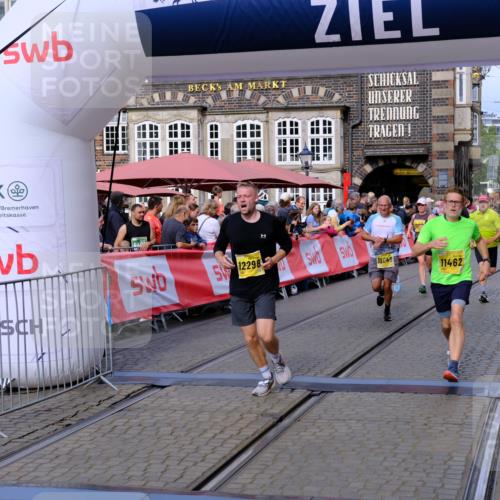 13.09.2026 - 21. swb-Marathon Bremen Tim E. http://msf.ph/oto/10304062 13.09.2026 10:47:32 Ziel 10319, 10744, 10898, 11187, 11269, 11462, 11650, 11651, 11814, 12048, 12195, 12298, 12415, 12470, 13528, 13545, 13589, 13613 meine-sportfotos.de