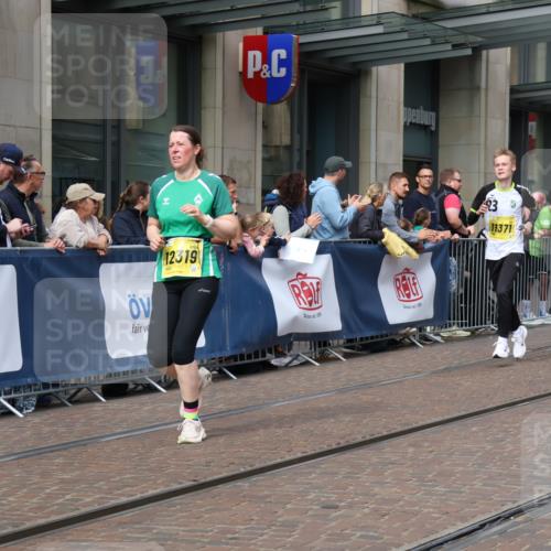 13.09.2026 - 21. swb-Marathon Bremen Strokosch-Dieckow http://msf.ph/oto/10304076 13.09.2026 10:52:10 Ziel 10761, 10812, 10906, 10958, 11109, 11350, 11371, 11604, 11605, 11610, 11669, 12319, 12361, 12439, 12533, 10218, 10588, 11277, 11285, 11371, 11376, 11487, 11555, 11685, 11784, 11869, 11877, 11962, 12349, 13578 meine-sportfotos.de