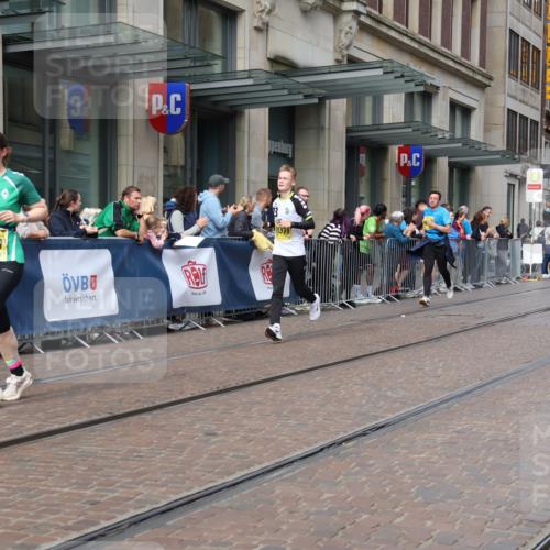 13.09.2026 - 21. swb-Marathon Bremen Strokosch-Dieckow http://msf.ph/oto/10304085 13.09.2026 10:52:11 Ziel 10193, 10761, 10812, 10906, 10958, 11109, 11144, 11350, 11362, 11604, 11605, 11610, 11669, 12319, 12361, 12439, 12533, 10218, 10588, 11277, 11285, 11371, 11376, 11487, 11555, 11784, 11869, 11877, 11962, 12349, 13578 meine-sportfotos.de