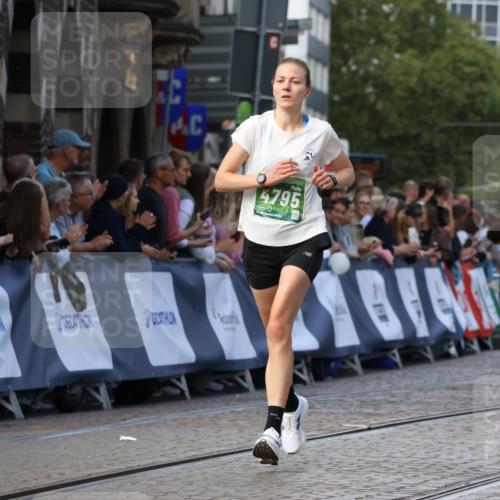 13.09.2026 - 21. swb-Marathon Bremen Strokosch-Dieckow http://msf.ph/oto/10304097 13.09.2026 12:57:31 Ziel 365, 850, 3368, 5912, 919, 4795 meine-sportfotos.de