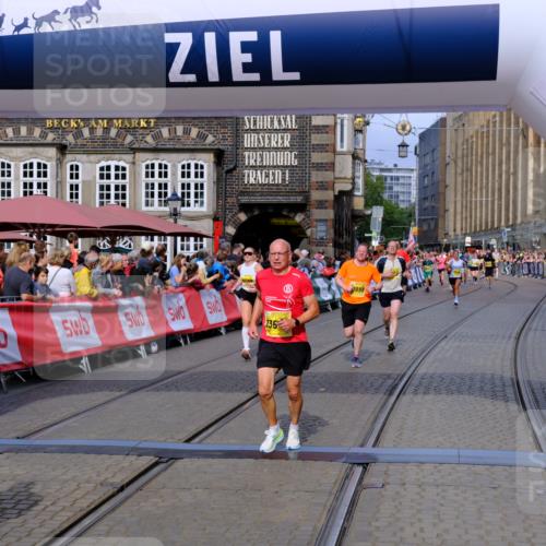 13.09.2026 - 21. swb-Marathon Bremen Tim E. http://msf.ph/oto/10304101 13.09.2026 10:47:36 Ziel 10189, 10310, 10319, 10744, 10898, 11187, 11269, 11462, 11650, 11651, 11814, 12048, 12195, 12298, 12415, 12470, 13528, 13545, 13589 meine-sportfotos.de