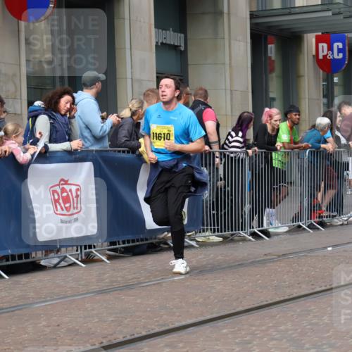 13.09.2026 - 21. swb-Marathon Bremen Strokosch-Dieckow http://msf.ph/oto/10304134 13.09.2026 10:52:13 Ziel 10193, 10339, 10652, 10761, 10812, 10906, 10958, 11002, 11109, 11144, 11350, 11362, 11604, 11605, 11610, 11669, 12319, 12361, 12399, 12439, 12533, 10218, 10588, 11277, 11285, 11371, 11376, 11487, 11555, 11784, 11869, 11877, 11962, 12319, 12349, 13578 meine-sportfotos.de