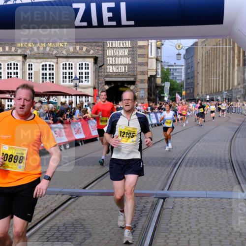 13.09.2026 - 21. swb-Marathon Bremen Tim E. http://msf.ph/oto/10304155 13.09.2026 10:47:40 Ziel 10189, 10270, 10310, 10319, 10807, 10898, 11187, 11269, 11462, 11469, 11646, 12048, 12195, 12296, 12298, 13521, 13528, 13545, 13589 meine-sportfotos.de