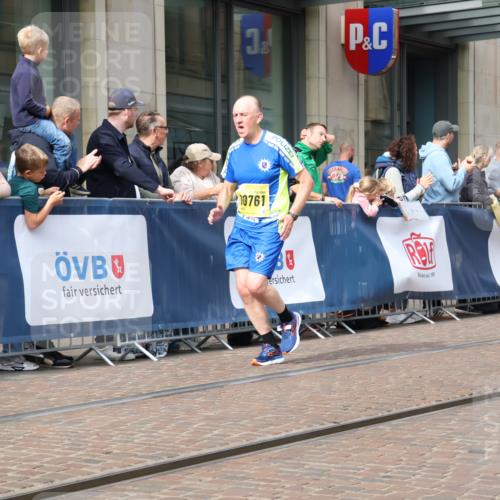 13.09.2026 - 21. swb-Marathon Bremen Strokosch-Dieckow http://msf.ph/oto/10304156 13.09.2026 10:52:21 Ziel 10193, 10339, 10652, 10734, 10761, 10812, 10827, 10906, 10958, 11002, 11038, 11109, 11144, 11350, 11362, 11597, 11604, 11605, 11669, 12338, 12361, 12399, 12439, 12533, 10588, 11371, 11487, 11610, 11877, 12319, 13578 meine-sportfotos.de