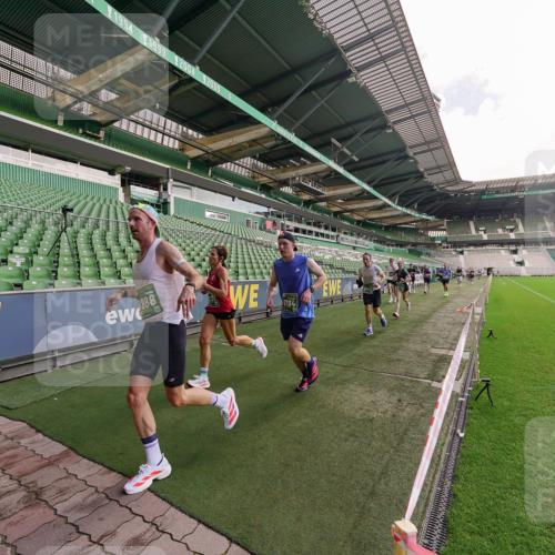 13.09.2026 - 21. swb-Marathon Bremen Michael Burmester http://msf.ph/oto/10304163 13.09.2026 12:49:18 Laufen im Stadion 382, 524, 572, 663, 670, 779, 826, 889, 899, 1349, 1517, 1605, 1723, 1748, 1872, 1925, 2052, 2287, 2288, 2347, 2605, 2750, 2844, 2909, 3043, 3110, 3127, 3197, 3276, 3330, 3466, 3625, 3910, 3973, 4033, 4082, 4247, 4384, 4712, 4732, 4743, 4852, 4898, 4990, 5111, 5377, 5383, 5424, 5517, 5570, 5585, 5594, 5648, 6025, 6058, 6652, 6692, 6842, 6906, 6951, 7064, 7109, 7115, 7121, 7399, 7636, 7803, 7876, 8706, 8877, 8973, 8981, 9010, 9035, 9429, 195 meine-sportfotos.de