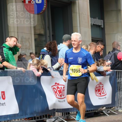 13.09.2026 - 21. swb-Marathon Bremen Strokosch-Dieckow http://msf.ph/oto/10304173 13.09.2026 10:52:23 Ziel 10193, 10339, 10652, 10734, 10761, 10812, 10827, 10906, 10958, 11002, 11038, 11109, 11144, 11350, 11362, 11597, 11604, 11605, 12019, 12338, 12361, 12399, 12439, 12533, 10588, 10761, 11371, 11487, 11610, 11669, 11877, 12319, 13578 meine-sportfotos.de