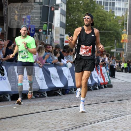 13.09.2026 - 21. swb-Marathon Bremen Strokosch-Dieckow http://msf.ph/oto/10304203 13.09.2026 12:57:58 Ziel 919, 2986, 4795, 6264, 2073, 2099, 9065 meine-sportfotos.de