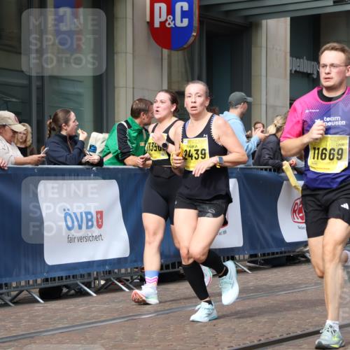 13.09.2026 - 21. swb-Marathon Bremen Strokosch-Dieckow http://msf.ph/oto/10304245 13.09.2026 10:52:25 Ziel 10193, 10304, 10339, 10652, 10734, 10812, 10827, 10906, 11002, 11038, 11109, 11144, 11350, 11362, 11597, 12019, 12338, 12361, 12399, 12439, 12533, 10588, 10761, 10958, 11371, 11487, 11604, 11605, 11610, 11669, 12319, 13578 meine-sportfotos.de