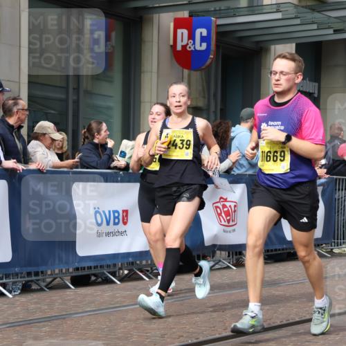 13.09.2026 - 21. swb-Marathon Bremen Strokosch-Dieckow http://msf.ph/oto/10304253 13.09.2026 10:52:26 Ziel 10193, 10304, 10339, 10652, 10734, 10812, 10827, 10906, 11002, 11038, 11109, 11144, 11350, 11362, 11386, 11597, 12019, 12338, 12361, 12399, 12439, 12533, 10588, 10761, 10958, 11371, 11487, 11604, 11605, 11610, 11669, 12319, 12439, 13578 meine-sportfotos.de