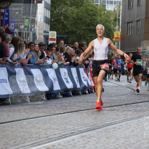13.09.2026 - 21. swb-Marathon Bremen Strokosch-Dieckow http://msf.ph/oto/10304274 13.09.2026 12:58:20 Ziel 1323, 2073, 2099, 9065, 346, 6198, 8311, 8394 meine-sportfotos.de