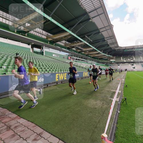 13.09.2026 - 21. swb-Marathon Bremen Michael Burmester http://msf.ph/oto/10304275 13.09.2026 12:50:19 Laufen im Stadion 335, 469, 524, 572, 663, 670, 771, 779, 899, 1510, 1513, 1517, 1605, 1613, 1723, 1748, 1970, 1998, 2052, 2130, 2287, 2288, 2291, 2295, 2347, 2360, 2442, 2444, 2750, 2909, 3043, 3197, 3330, 3484, 3625, 3647, 3808, 3959, 3973, 4023, 4033, 4247, 4368, 4384, 4473, 4559, 4743, 4852, 4888, 4898, 4990, 5066, 5111, 5155, 5314, 5377, 5383, 5517, 5532, 5570, 5585, 5594, 5620, 5627, 5636, 5648, 5696, 6267, 6471, 6652, 6668, 6692, 6842, 6901, 6906, 7109, 7115, 7121, 8033, 195 meine-sportfotos.de