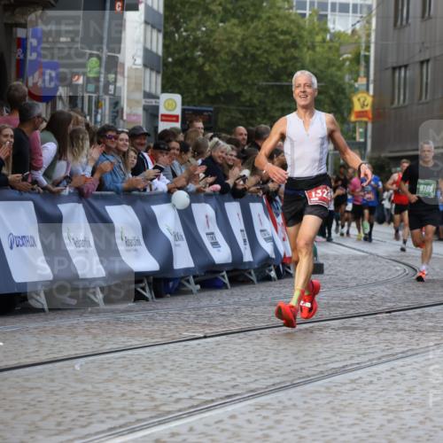 13.09.2026 - 21. swb-Marathon Bremen Strokosch-Dieckow http://msf.ph/oto/10304281 13.09.2026 12:58:20 Ziel 1323, 2073, 2099, 9065, 346, 6198, 8311, 8394 meine-sportfotos.de