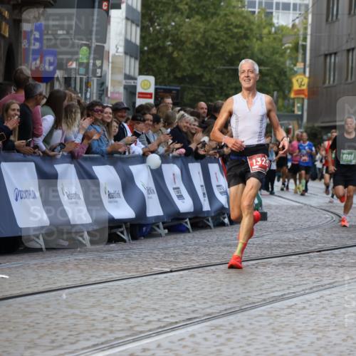 13.09.2026 - 21. swb-Marathon Bremen Strokosch-Dieckow http://msf.ph/oto/10304289 13.09.2026 12:58:20 Ziel 1323, 2073, 2099, 9065, 346, 6198, 8311, 8394 meine-sportfotos.de
