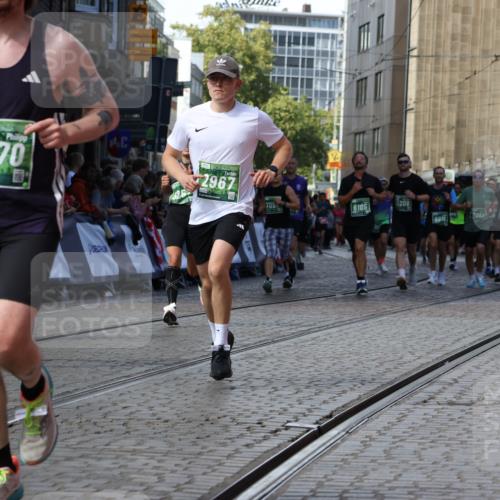 13.09.2026 - 21. swb-Marathon Bremen Strokosch-Dieckow http://msf.ph/oto/10304291 13.09.2026 13:24:03 Ziel 135, 2288, 2485, 2490, 2560, 2627, 3138, 3642, 3856, 4601, 4671, 5011, 5116, 5231, 5908, 6157, 6332, 6648, 6843, 7216, 7475, 8095, 8290, 8560, 10115, 13197, 102, 776, 909, 1199, 2295, 2491, 2967, 3372, 4559, 5012, 5208, 5257, 5481, 5928, 6105, 7059, 7069, 7081, 8082, 8179, 9087, 9916, 13219 meine-sportfotos.de