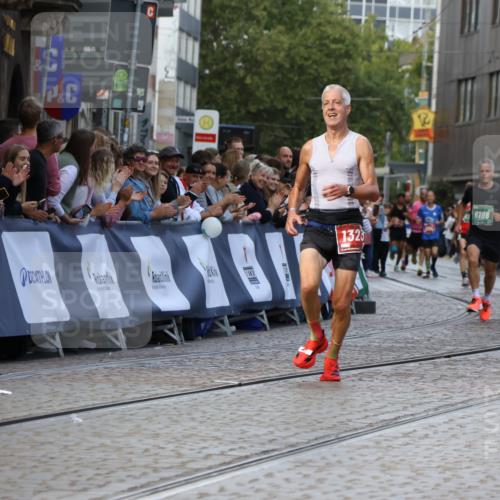 13.09.2026 - 21. swb-Marathon Bremen Strokosch-Dieckow http://msf.ph/oto/10304303 13.09.2026 12:58:20 Ziel 1323, 2073, 2099, 9065, 346, 6198, 8311, 8394 meine-sportfotos.de