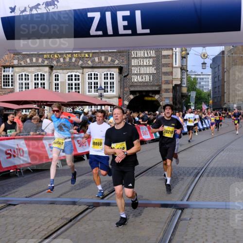 13.09.2026 - 21. swb-Marathon Bremen Tim E. http://msf.ph/oto/10304328 13.09.2026 10:47:56 Ziel 10172, 10210, 10223, 10270, 10393, 10592, 10594, 10807, 10860, 10873, 11018, 11130, 11469, 11634, 11646, 11809, 11894, 12077, 12296, 12318, 12547, 13521 meine-sportfotos.de