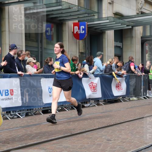 13.09.2026 - 21. swb-Marathon Bremen Strokosch-Dieckow http://msf.ph/oto/10304331 13.09.2026 10:52:28 Ziel 10193, 10304, 10339, 10652, 10734, 10812, 10827, 10863, 10906, 11002, 11038, 11109, 11144, 11350, 11362, 11386, 11597, 11766, 12019, 12338, 12399, 12533, 10761, 10812, 10958, 11371, 11604, 11605, 11610, 11669, 12319, 12361, 12439, 12533, 13578 meine-sportfotos.de