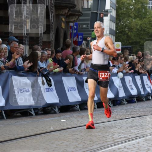 13.09.2026 - 21. swb-Marathon Bremen Strokosch-Dieckow http://msf.ph/oto/10304336 13.09.2026 12:58:22 Ziel 1323, 2073, 2099, 9065, 346, 5672, 6198, 8311, 8394 meine-sportfotos.de