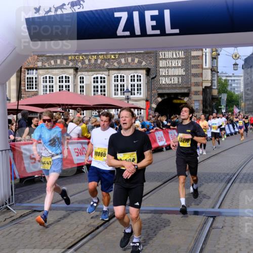 13.09.2026 - 21. swb-Marathon Bremen Tim E. http://msf.ph/oto/10304341 13.09.2026 10:47:56 Ziel 10172, 10210, 10223, 10270, 10393, 10592, 10594, 10807, 10860, 10873, 11018, 11130, 11469, 11634, 11646, 11809, 11894, 12077, 12296, 12318, 12547, 13521 meine-sportfotos.de