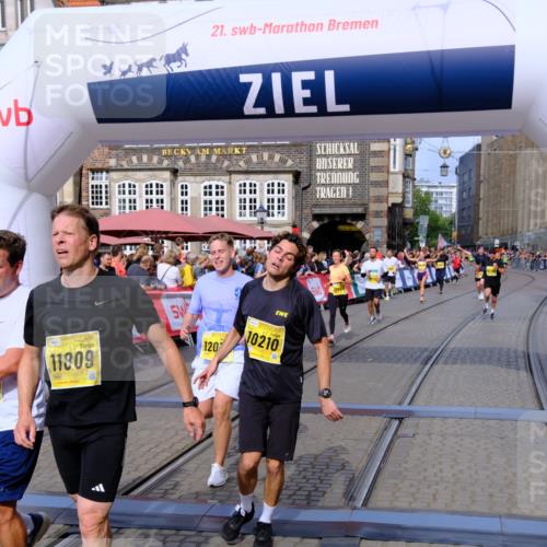 13.09.2026 - 21. swb-Marathon Bremen Tim E. http://msf.ph/oto/10304365 13.09.2026 10:47:57 Ziel 10172, 10210, 10223, 10270, 10393, 10592, 10594, 10807, 10860, 10873, 11018, 11130, 11469, 11634, 11646, 11809, 11894, 12077, 12296, 12318, 12547, 12558, 13521 meine-sportfotos.de