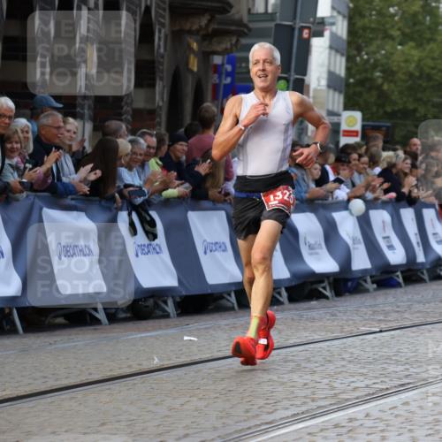 13.09.2026 - 21. swb-Marathon Bremen Strokosch-Dieckow http://msf.ph/oto/10304370 13.09.2026 12:58:22 Ziel 1323, 2073, 2099, 9065, 346, 5672, 6198, 8311, 8394 meine-sportfotos.de