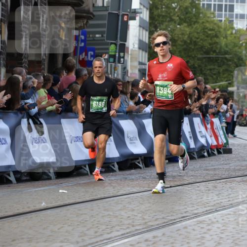 13.09.2026 - 21. swb-Marathon Bremen Strokosch-Dieckow http://msf.ph/oto/10304384 13.09.2026 12:58:25 Ziel 1323, 1604, 1717, 2073, 2099, 9065, 346, 2049, 5672, 6198, 8311, 8394 meine-sportfotos.de