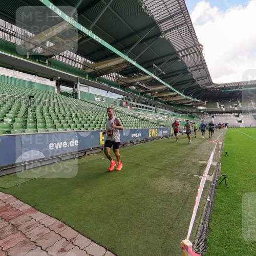 13.09.2026 - 21. swb-Marathon Bremen Michael Burmester http://msf.ph/oto/10304432 13.09.2026 12:51:36 Laufen im Stadion 235, 335, 734, 771, 863, 1043, 1125, 1146, 1162, 1232, 1455, 1492, 1510, 1513, 1613, 1955, 1970, 1998, 2008, 2130, 2291, 2295, 2360, 2442, 2444, 2447, 2498, 2759, 2847, 3085, 3440, 3484, 3566, 3647, 3703, 3808, 3830, 3899, 3959, 3988, 4023, 4165, 4283, 4368, 4429, 4473, 4475, 4559, 4571, 4573, 4582, 4651, 4727, 4781, 4782, 4888, 4895, 5066, 5079, 5155, 5168, 5314, 5379, 5521, 5532, 5620, 5627, 5636, 5696, 6267, 6274, 6471, 6668, 6901, 8033, 8798 meine-sportfotos.de