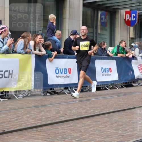 13.09.2026 - 21. swb-Marathon Bremen Strokosch-Dieckow http://msf.ph/oto/10304493 13.09.2026 10:52:33 Ziel 10193, 10304, 10339, 10652, 10714, 10734, 10827, 10863, 10906, 11002, 11038, 11144, 11238, 11362, 11386, 11575, 11597, 11766, 12019, 12338, 12369, 12399, 10761, 10812, 10958, 11109, 11350, 11371, 11604, 11605, 11610, 11669, 12319, 12361, 12439, 12533, 13578 meine-sportfotos.de