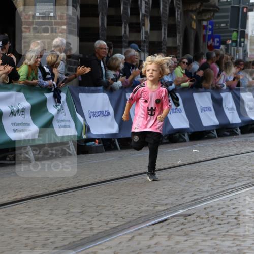 13.09.2026 - 21. swb-Marathon Bremen Strokosch-Dieckow http://msf.ph/oto/10304511 13.09.2026 12:58:32 Ziel 1379, 1472, 1604, 1717, 2073, 2099, 9065, 346, 2049, 5672, 6929 meine-sportfotos.de