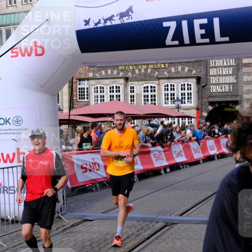 13.09.2026 - 21. swb-Marathon Bremen Tim E. http://msf.ph/oto/10304517 13.09.2026 10:48:11 Ziel 10172, 10393, 10592, 11018, 11360, 11634, 11735, 11894, 12278, 12354, 12487, 12558, 13620 meine-sportfotos.de