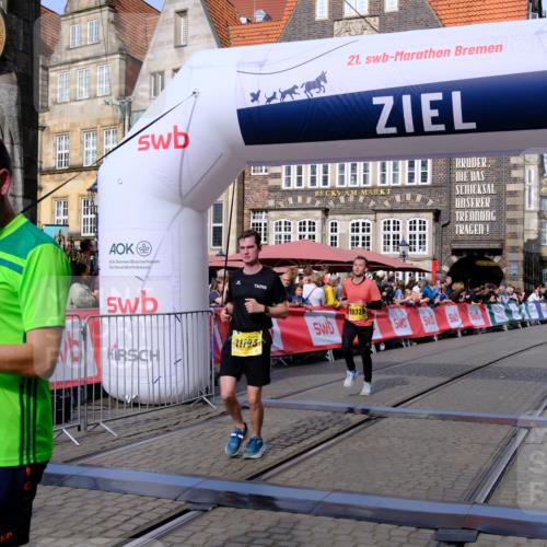 13.09.2026 - 21. swb-Marathon Bremen Tim E. http://msf.ph/oto/10304538 13.09.2026 10:48:22 Ziel 10142, 10316, 10329, 11058, 11193, 11360, 11735, 11781, 12278, 12354, 12487, 13620 meine-sportfotos.de