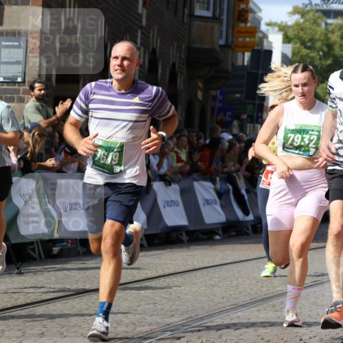 13.09.2026 - 21. swb-Marathon Bremen Strokosch-Dieckow http://msf.ph/oto/10304556 13.09.2026 13:30:06 Ziel 109, 124, 454, 716, 1073, 1173, 1581, 1861, 2289, 3320, 3618, 3667, 3908, 4115, 4524, 4575, 4576, 6006, 6127, 6725, 6930, 7079, 7093, 7384, 7884, 8267, 8481, 8594, 8612, 8771, 8899, 9049, 9534, 9747, 9770, 10013, 13031, 881, 1909, 1938, 2265, 2364, 2900, 4763, 5615, 6942, 7184, 7609, 7932, 7966, 8105, 8115, 8441, 8494, 9015, 9412, 9529 meine-sportfotos.de