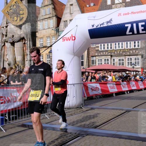 13.09.2026 - 21. swb-Marathon Bremen Tim E. http://msf.ph/oto/10304557 13.09.2026 10:48:23 Ziel 10142, 10316, 10329, 11058, 11193, 11735, 11781, 12278, 12354, 12487, 13620 meine-sportfotos.de