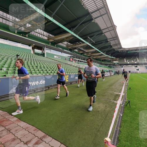 13.09.2026 - 21. swb-Marathon Bremen Michael Burmester http://msf.ph/oto/10304584 13.09.2026 12:52:56 Laufen im Stadion 102, 107, 145, 235, 313, 376, 541, 560, 615, 616, 683, 696, 734, 740, 755, 792, 863, 982, 985, 987, 1033, 1043, 1056, 1207, 1232, 1252, 1297, 1433, 1445, 1492, 1528, 1542, 1646, 1664, 1704, 1707, 1814, 1955, 2007, 2008, 2043, 2203, 2280, 2350, 2362, 2401, 2422, 2447, 2454, 2480, 2498, 2759, 2767, 2820, 2847, 2858, 2997, 3085, 3149, 3236, 3336, 3362, 3448, 3566, 3830, 3899, 3988, 4165, 4283, 4429, 4475, 4571, 4573, 4605, 4651, 5079, 5168, 5379 meine-sportfotos.de
