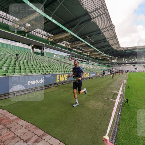 13.09.2026 - 21. swb-Marathon Bremen Michael Burmester http://msf.ph/oto/10304617 13.09.2026 12:53:11 Laufen im Stadion 102, 107, 145, 235, 313, 376, 472, 541, 560, 615, 616, 675, 683, 696, 740, 755, 792, 816, 863, 982, 985, 987, 1033, 1056, 1076, 1207, 1232, 1252, 1297, 1419, 1433, 1445, 1468, 1492, 1528, 1542, 1551, 1646, 1664, 1704, 1707, 1814, 1955, 2007, 2008, 2043, 2055, 2203, 2280, 2350, 2362, 2401, 2422, 2454, 2480, 2498, 2623, 2767, 2820, 2847, 2858, 2997, 3085, 3149, 3236, 3336, 3362, 3413, 3448, 3566, 3830, 3899, 3988, 4283, 4475, 4573, 4605, 4651 meine-sportfotos.de