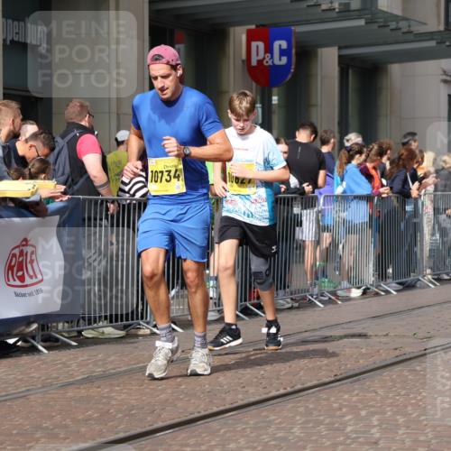 13.09.2026 - 21. swb-Marathon Bremen Strokosch-Dieckow http://msf.ph/oto/10304623 13.09.2026 10:52:38 Ziel 10284, 10304, 10714, 10734, 10827, 10863, 11038, 11238, 11282, 11386, 11575, 11597, 11766, 12019, 12338, 12369, 12398, 12399, 10193, 10339, 10652, 10761, 10812, 10906, 10958, 11002, 11109, 11144, 11350, 11362, 11604, 11605, 11610, 11669, 12319, 12361, 12399, 12439, 12533 meine-sportfotos.de