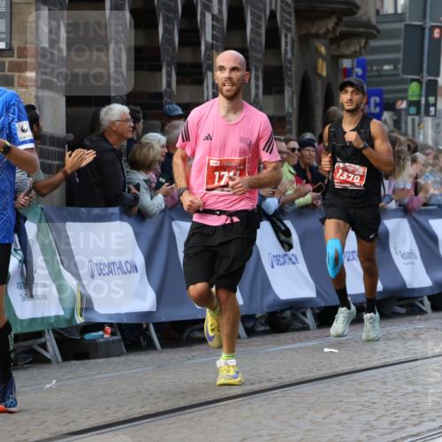 13.09.2026 - 21. swb-Marathon Bremen Strokosch-Dieckow http://msf.ph/oto/10304628 13.09.2026 12:58:39 Ziel 1379, 1472, 1604, 1717, 2073, 6198, 8394, 1576, 3624, 6929, 8065 meine-sportfotos.de