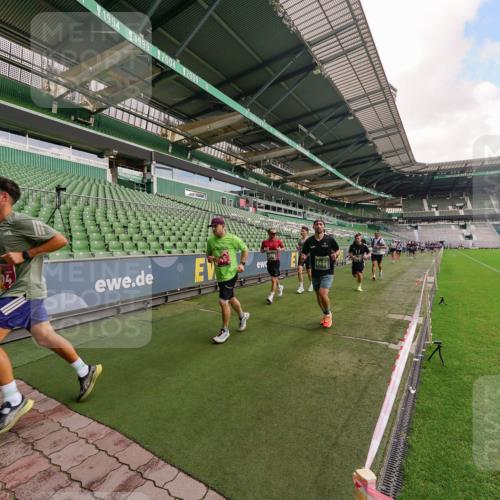 13.09.2026 - 21. swb-Marathon Bremen Michael Burmester http://msf.ph/oto/10304642 13.09.2026 12:53:21 Laufen im Stadion 102, 107, 145, 235, 313, 376, 472, 541, 560, 615, 616, 675, 683, 696, 740, 755, 792, 816, 827, 863, 982, 985, 987, 1033, 1056, 1076, 1207, 1232, 1252, 1297, 1419, 1433, 1445, 1468, 1492, 1528, 1542, 1551, 1646, 1664, 1704, 1707, 1814, 1955, 2007, 2008, 2043, 2055, 2203, 2280, 2350, 2362, 2401, 2422, 2454, 2480, 2498, 2499, 2623, 2701, 2767, 2820, 2858, 2882, 2913, 2971, 2997, 3085, 3149, 3236, 3336, 3362, 3413, 3448, 3566, 3830, 3899, 3988, 4283, 4475, 4573, 4605, 4651 meine-sportfotos.de