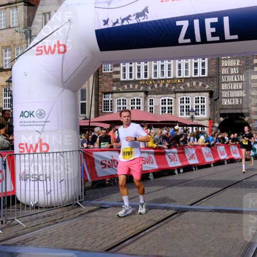 13.09.2026 - 21. swb-Marathon Bremen Tim E. http://msf.ph/oto/10304659 13.09.2026 10:48:30 Ziel 10142, 10316, 10329, 10421, 10638, 11058, 11135, 11193, 11241, 11781, 11815, 12259, 13620 meine-sportfotos.de