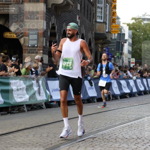 13.09.2026 - 21. swb-Marathon Bremen Strokosch-Dieckow http://msf.ph/oto/10304702 13.09.2026 12:58:43 Ziel 1379, 1472, 1604, 1717, 6198, 8311, 8394, 1576, 3624, 4847, 6929, 8065 meine-sportfotos.de