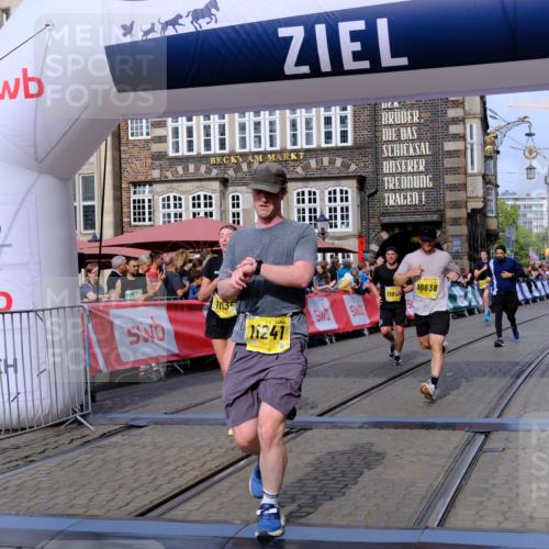 13.09.2026 - 21. swb-Marathon Bremen Tim E. http://msf.ph/oto/10304704 13.09.2026 10:48:34 Ziel 10316, 10329, 10421, 10638, 11058, 11135, 11241, 11683, 11781, 11815, 12259 meine-sportfotos.de