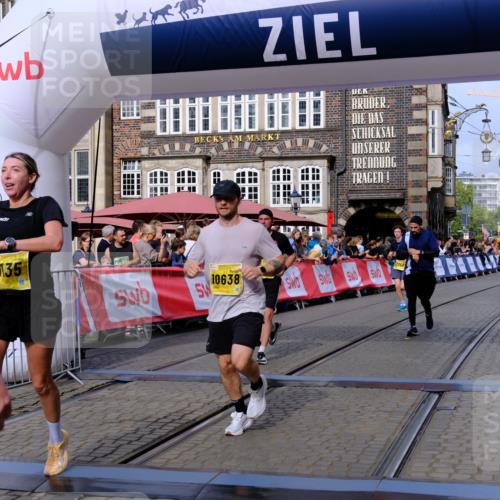 13.09.2026 - 21. swb-Marathon Bremen Tim E. http://msf.ph/oto/10304718 13.09.2026 10:48:35 Ziel 10316, 10421, 10638, 11058, 11135, 11241, 11582, 11683, 11781, 11815, 12259, 13570 meine-sportfotos.de