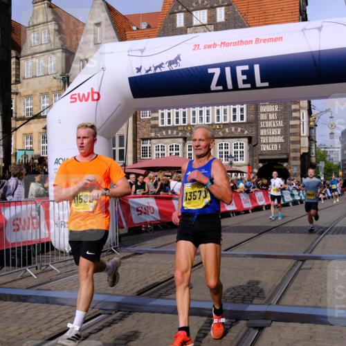 13.09.2026 - 21. swb-Marathon Bremen Tim E. http://msf.ph/oto/10304829 13.09.2026 10:48:44 Ziel 10231, 10269, 10421, 10426, 10489, 10538, 10638, 10770, 10814, 10993, 11135, 11196, 11241, 11582, 11611, 11683, 11815, 11837, 12259, 13570 meine-sportfotos.de
